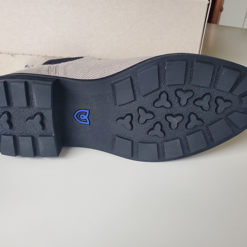 NEW Rothy's Lug Boot in Dove - Size 6 - originally $269 - Picture 5 of 7